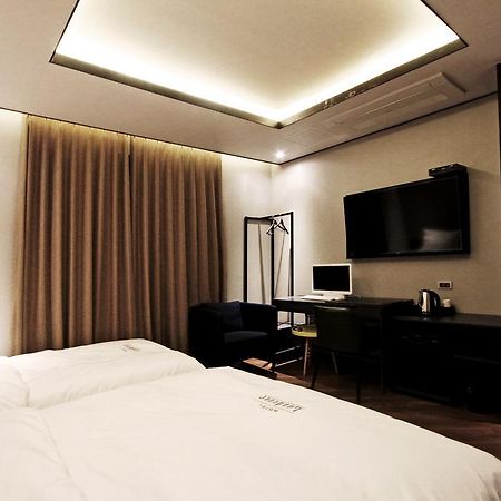 Hotel Londoner Gimhae Екстериор снимка